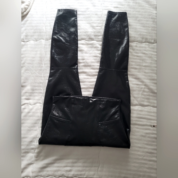 Spanx black faux patent leather leggings Size medium excellent condition - Picture 1 of 4